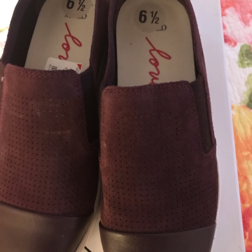 NEW Ellen Degeneres Slip On- Burgundy . NWT